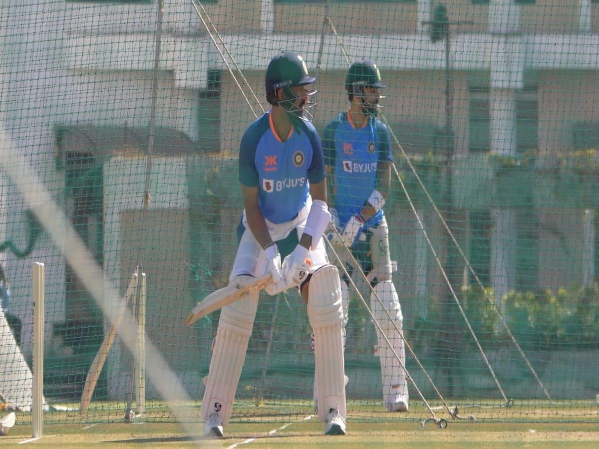PHOTOS: नागपुर टेस्ट के लिए टीम इंडिया की तैयारी शुरू, कोहली-पुजारा ने बहाया जमकर पसीना